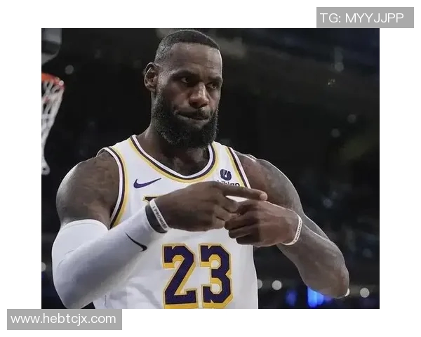 勒布朗詹姆斯如何在篮球场上展现超级巨星的风采与影响力 勒布朗詹姆斯如何在篮球场上展现超级巨星的风采与影响力